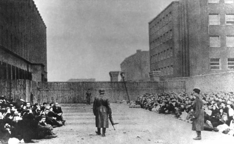 Umschlagplatz - stąd wywożono Żydów do obozów zagłady